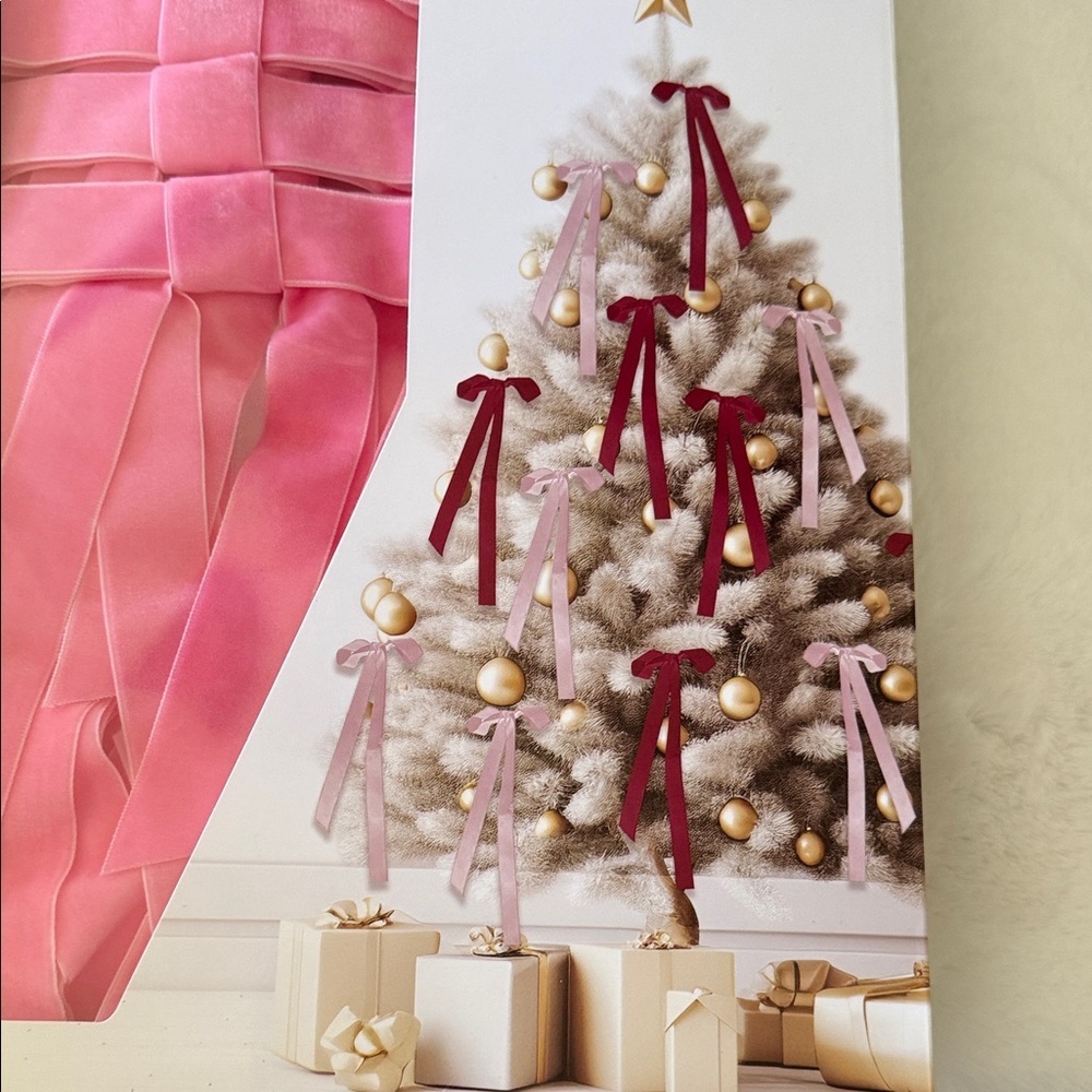 Dabney Lee Christmas 12 piece pre-tied bows with clip 🎀 - Picture 3 of 7